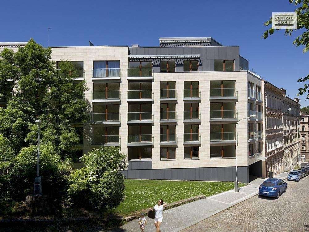 Mozart Central Apartments With Garage 布拉格 外观 照片